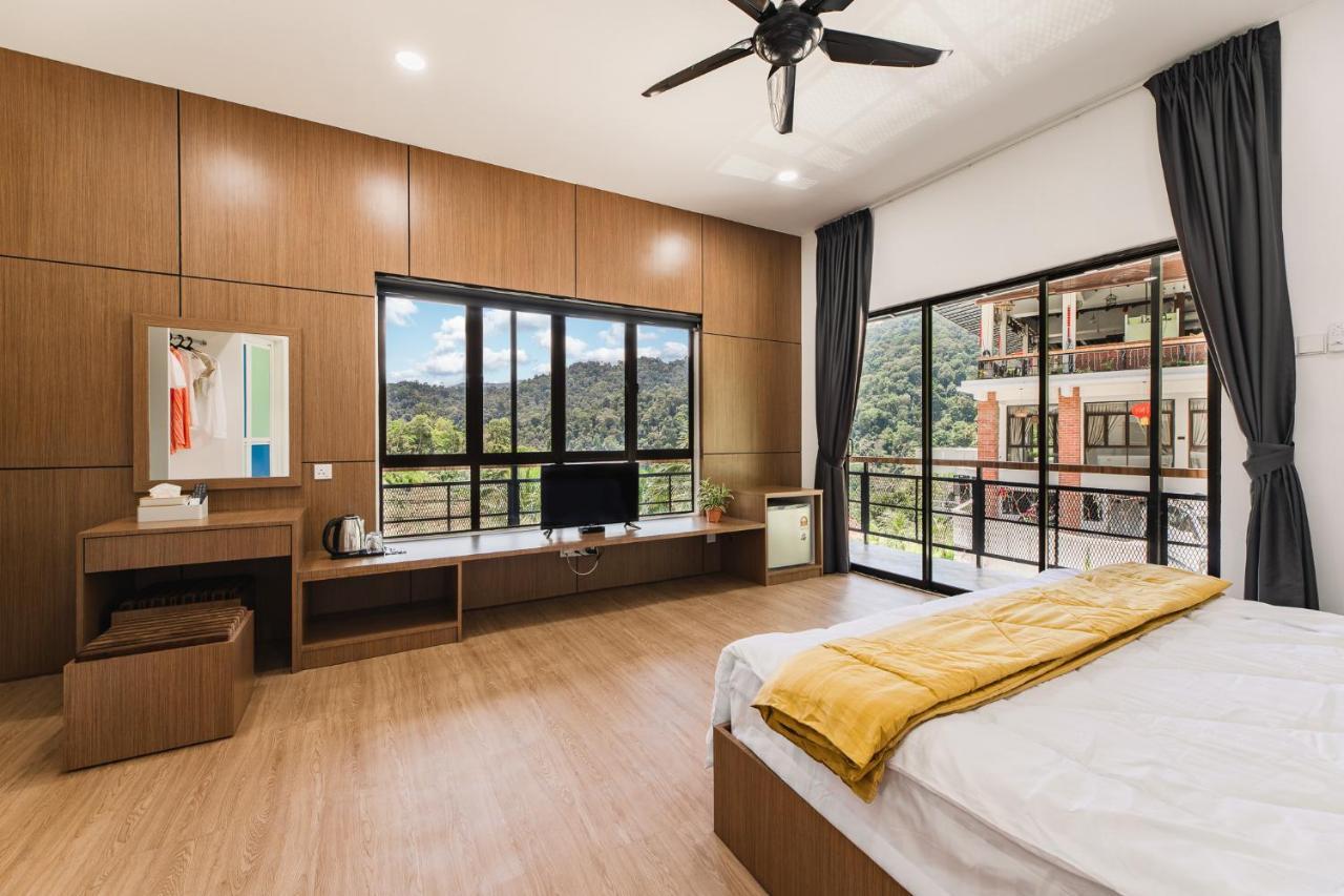 Ellin Forest Karaoke & Pool Resort Bukit Tinggi Bentong Exterior foto