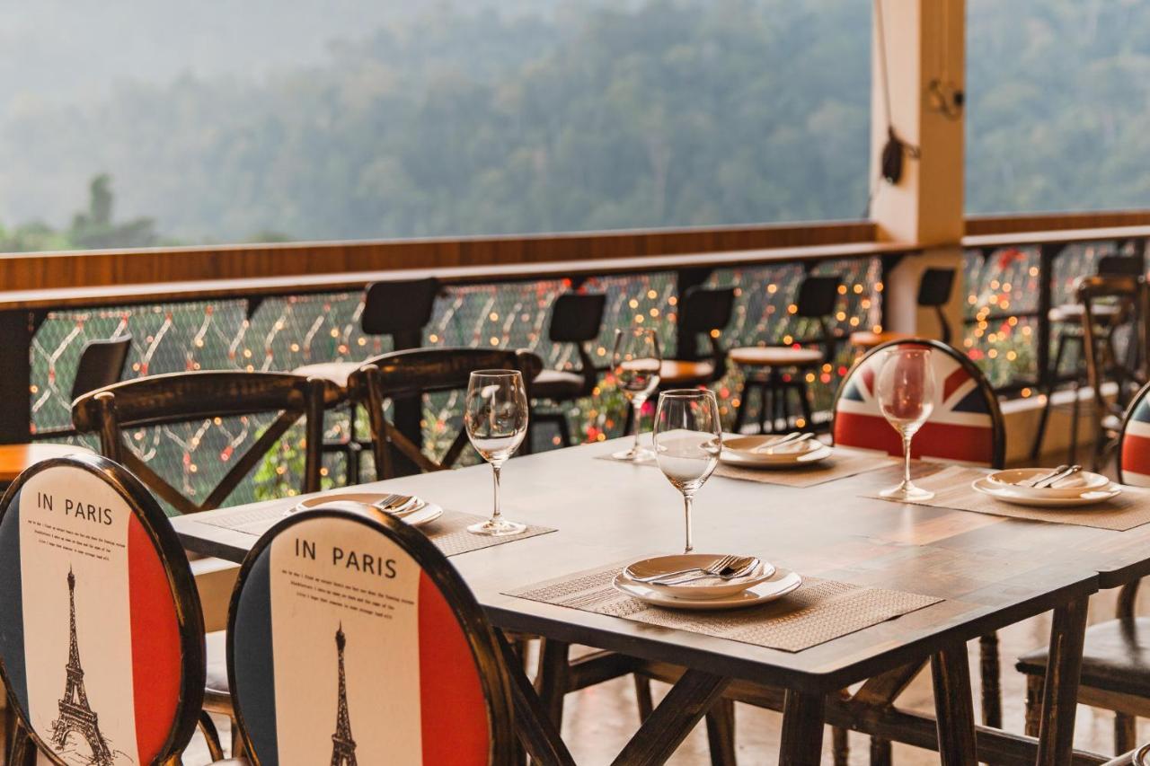 Ellin Forest Karaoke & Pool Resort Bukit Tinggi Bentong Exterior foto