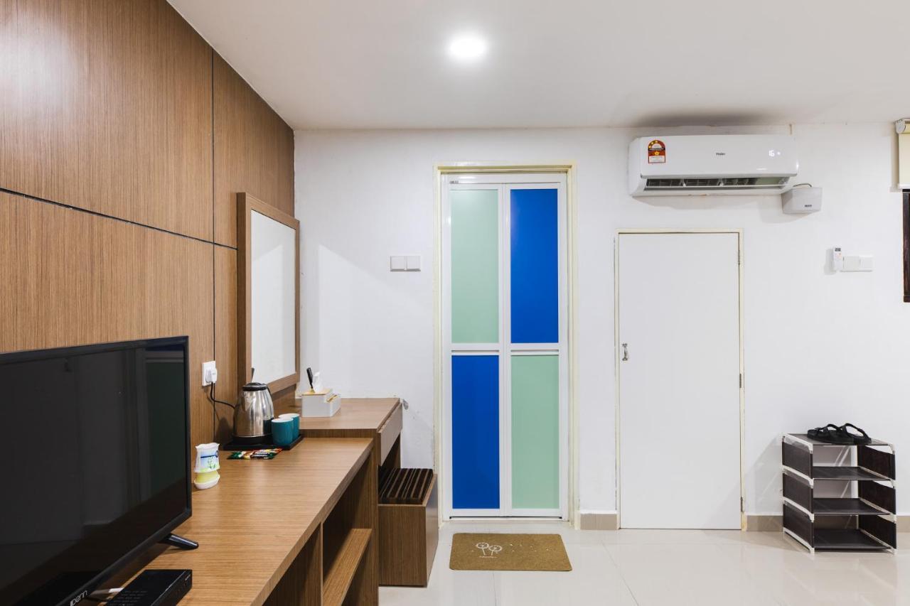 Ellin Forest Karaoke & Pool Resort Bukit Tinggi Bentong Exterior foto